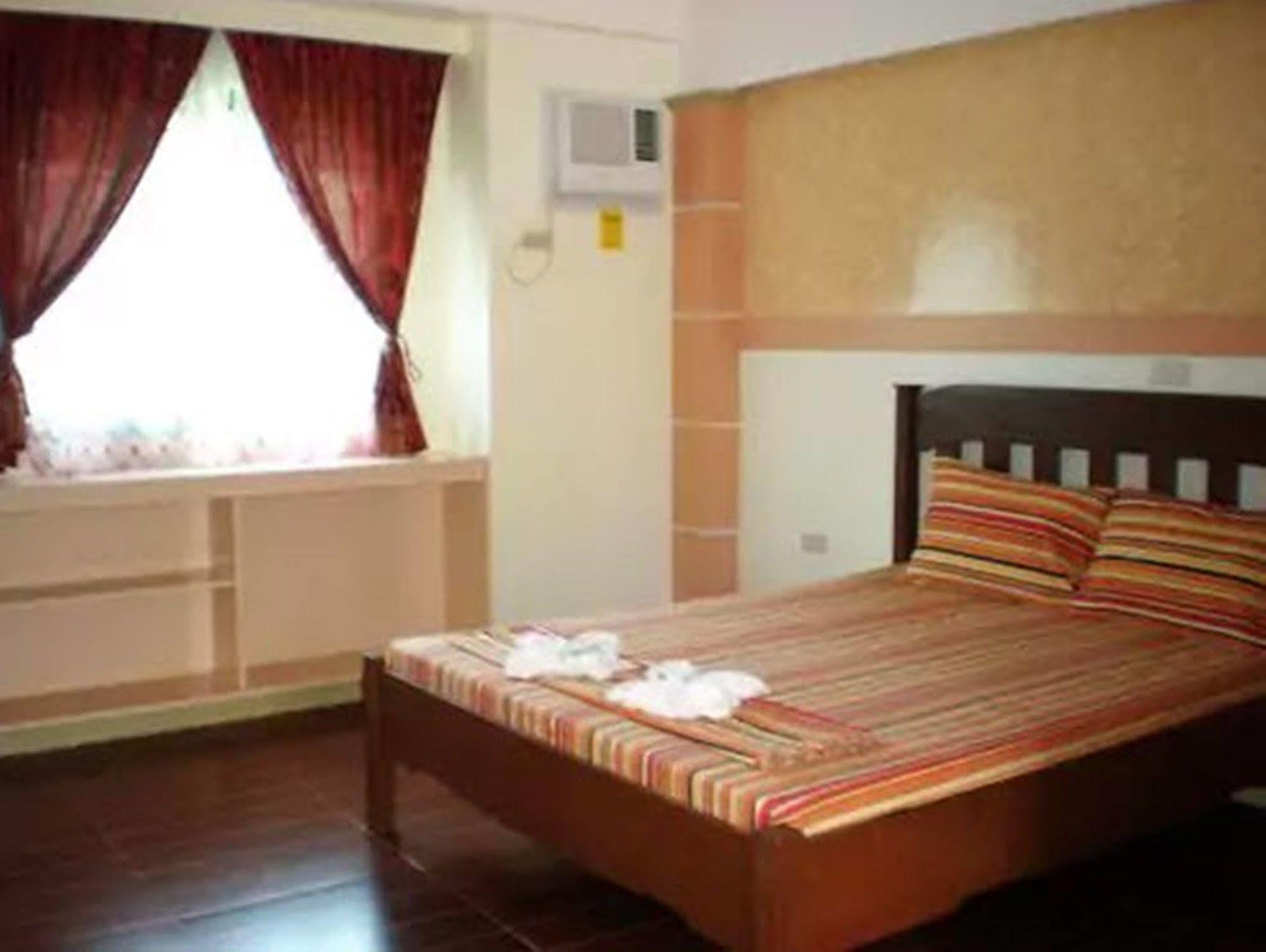 Apartelle De Francesca Puerto Galera Bagian luar foto