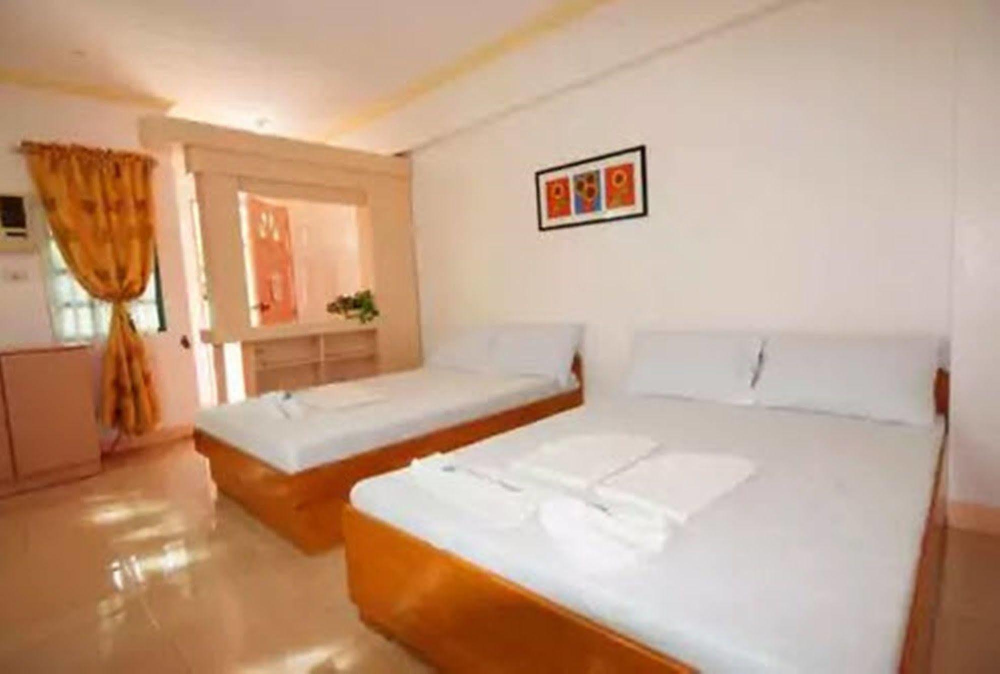 Apartelle De Francesca Puerto Galera Bagian luar foto