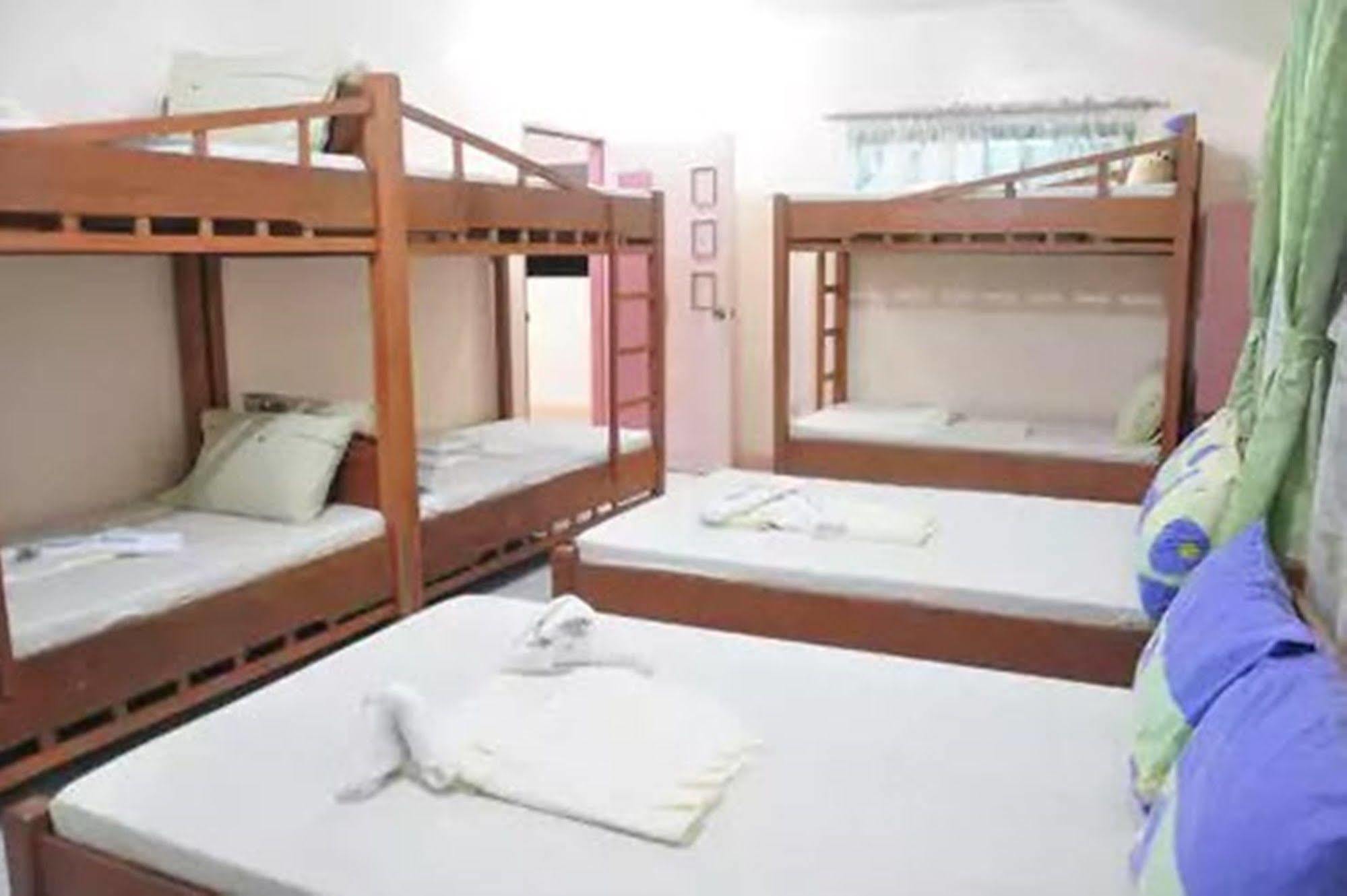Apartelle De Francesca Puerto Galera Bagian luar foto