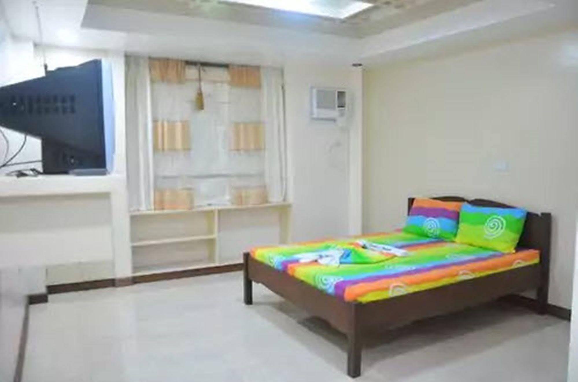 Apartelle De Francesca Puerto Galera Bagian luar foto