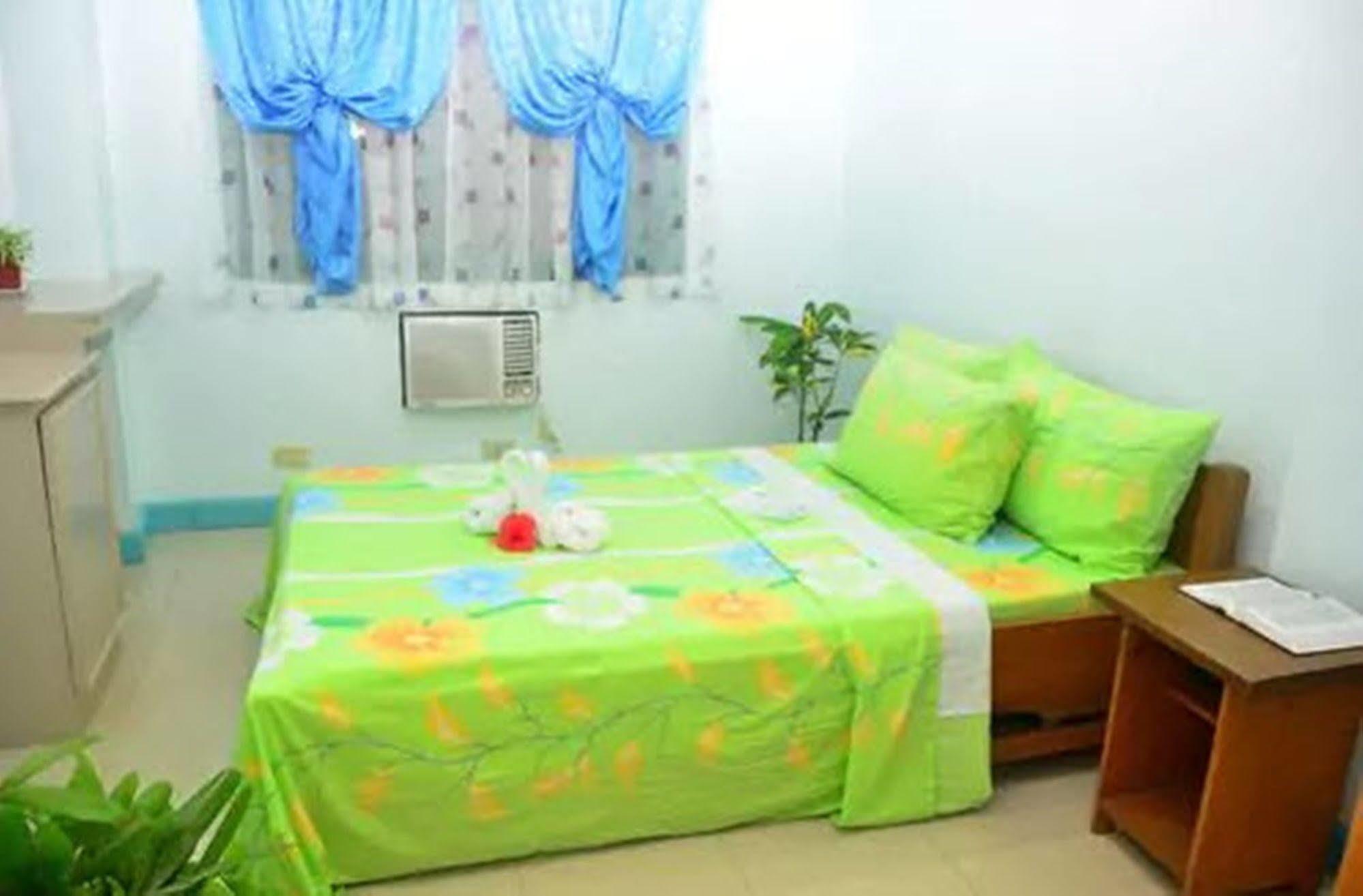 Apartelle De Francesca Puerto Galera Bagian luar foto