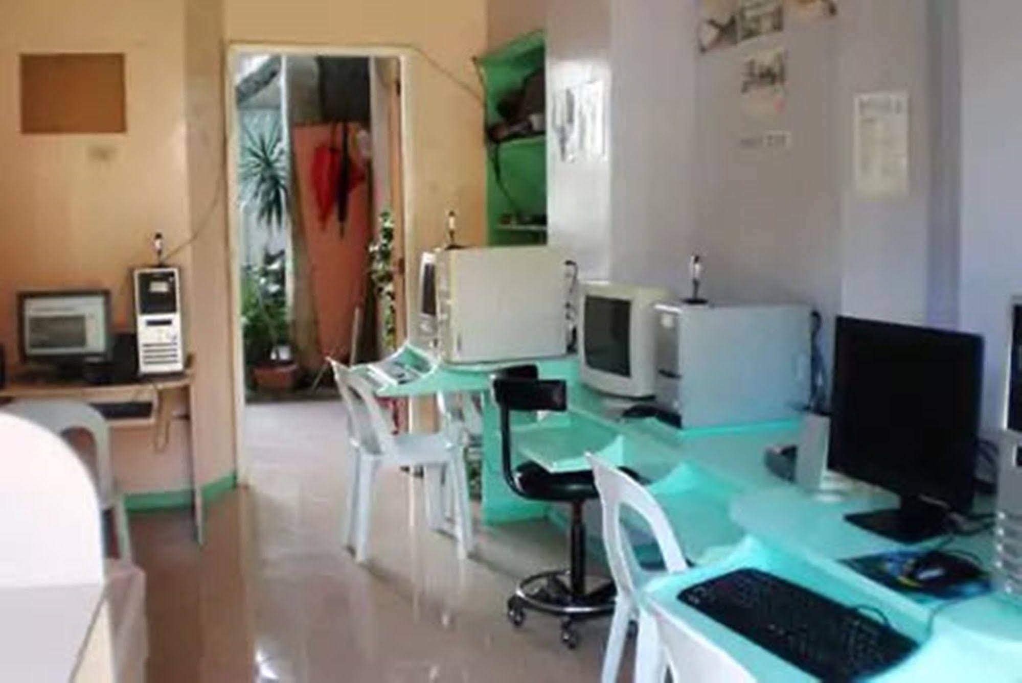 Apartelle De Francesca Puerto Galera Bagian luar foto