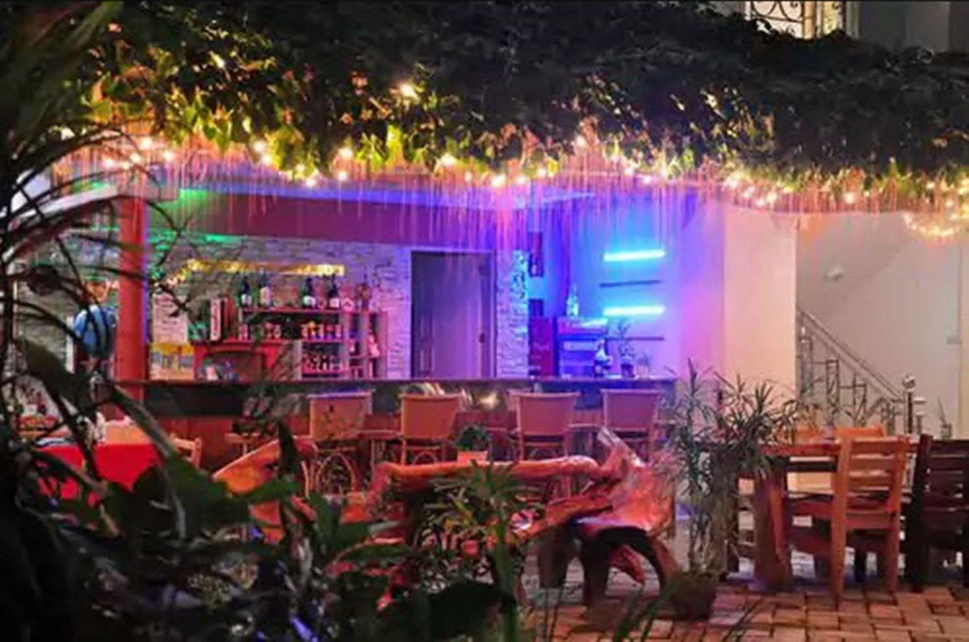 Apartelle De Francesca Puerto Galera Bagian luar foto